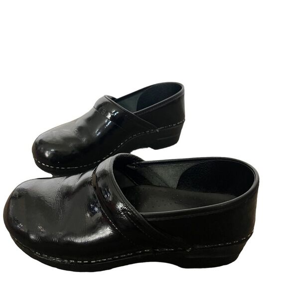Dansko Shoes - Dansko black patent clogs